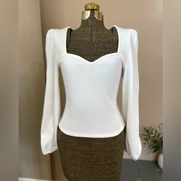 Lucy Paris Sweaters - Lucy Paris White Ribbed Knit Sweetheart Puff Sleeve Sweater Top Fitted Size L